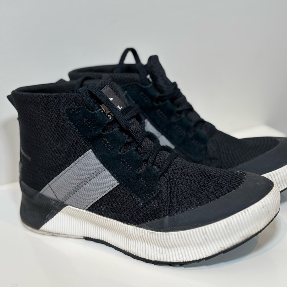 SOREL Out N About III Mid Sneaker WP Womens Size 8.5 Black Sea Salt Ankle Boots